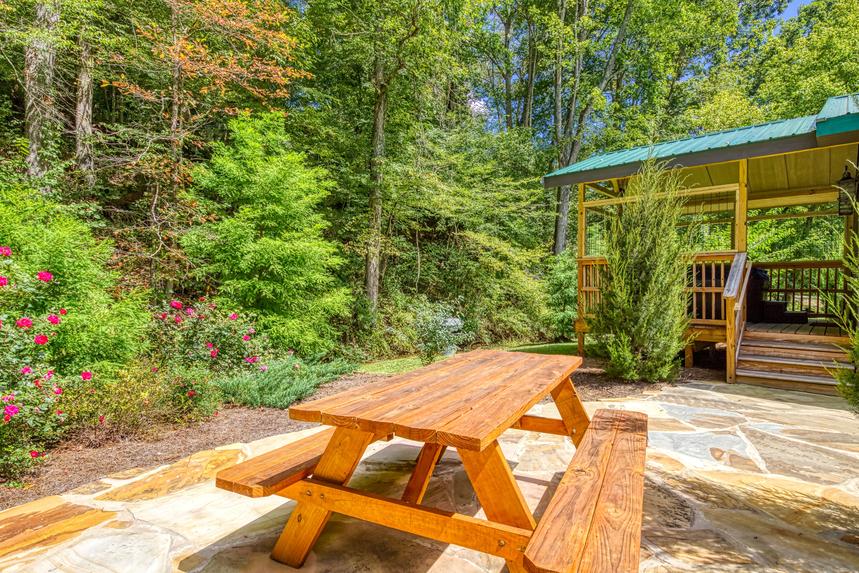 Lazy Creek Cottage